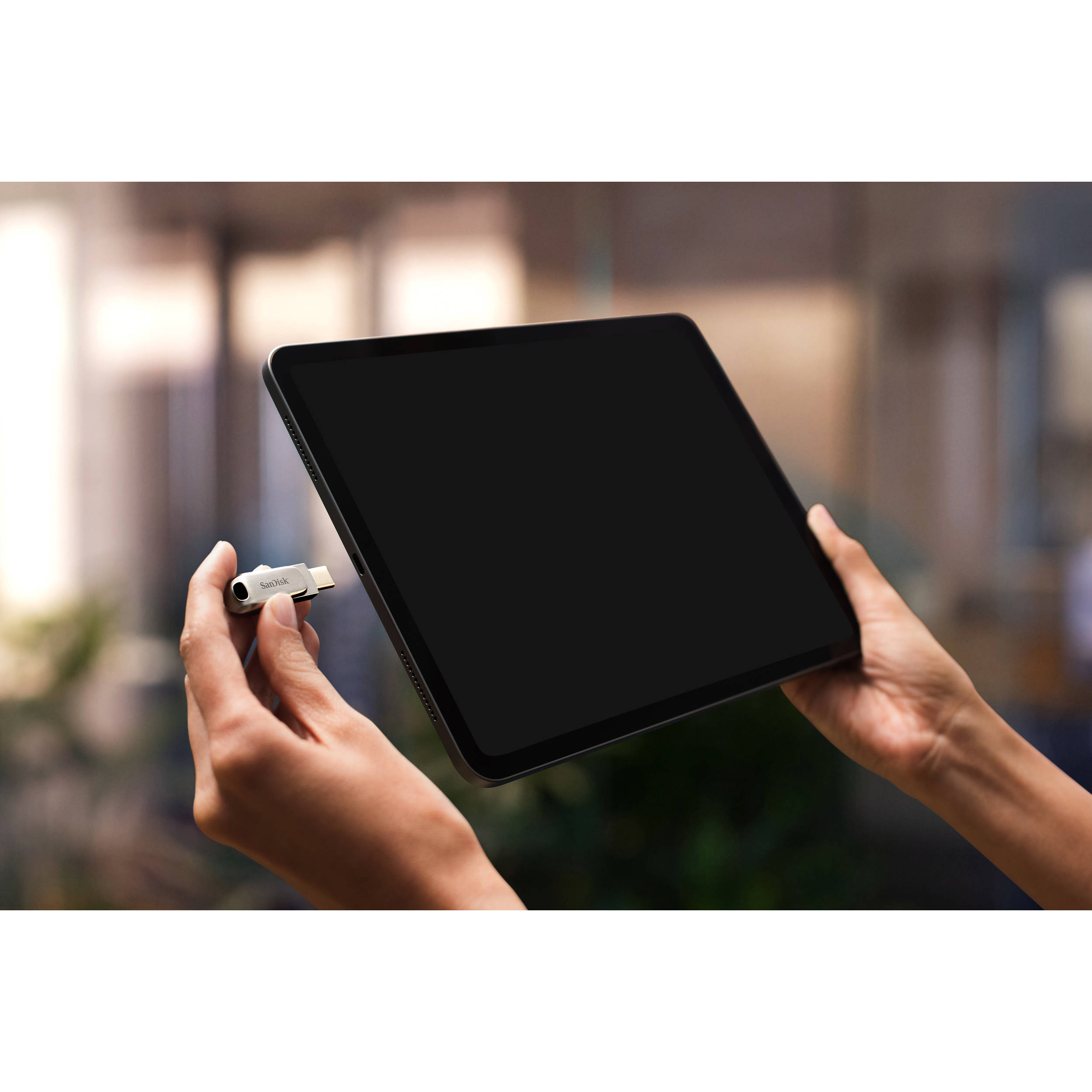 SanDisk Ultra Dual Drive Luxe 64GB all-metal USB-C and USB-A flash drive — view 9