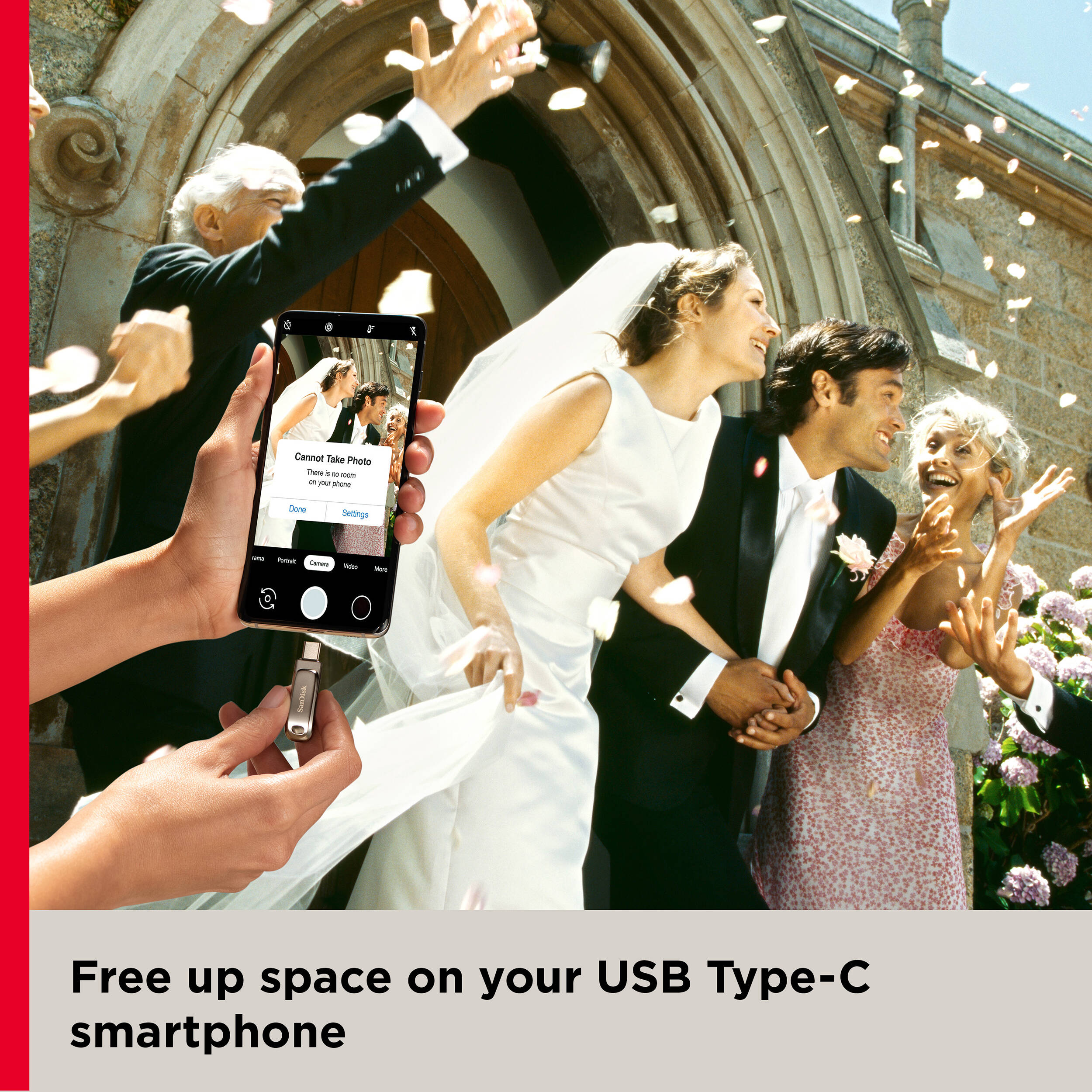 SanDisk Ultra Dual Drive Luxe 128 GB USB flash drive with USB Type-C and USB Type-A connectors in metal finish — view 10