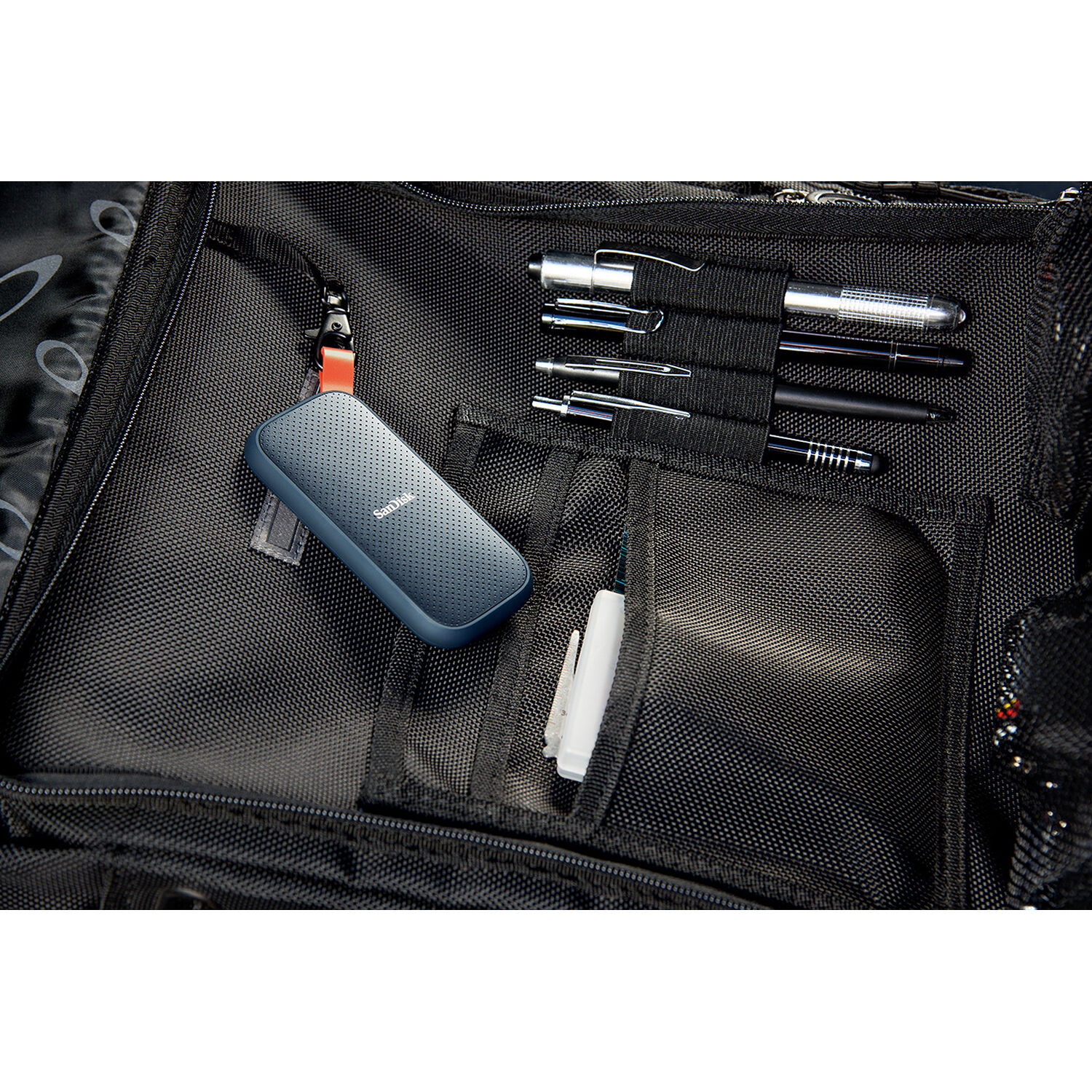 SanDisk E30 2TB portable external SSD retail box with 800 MB/s performance — view 7