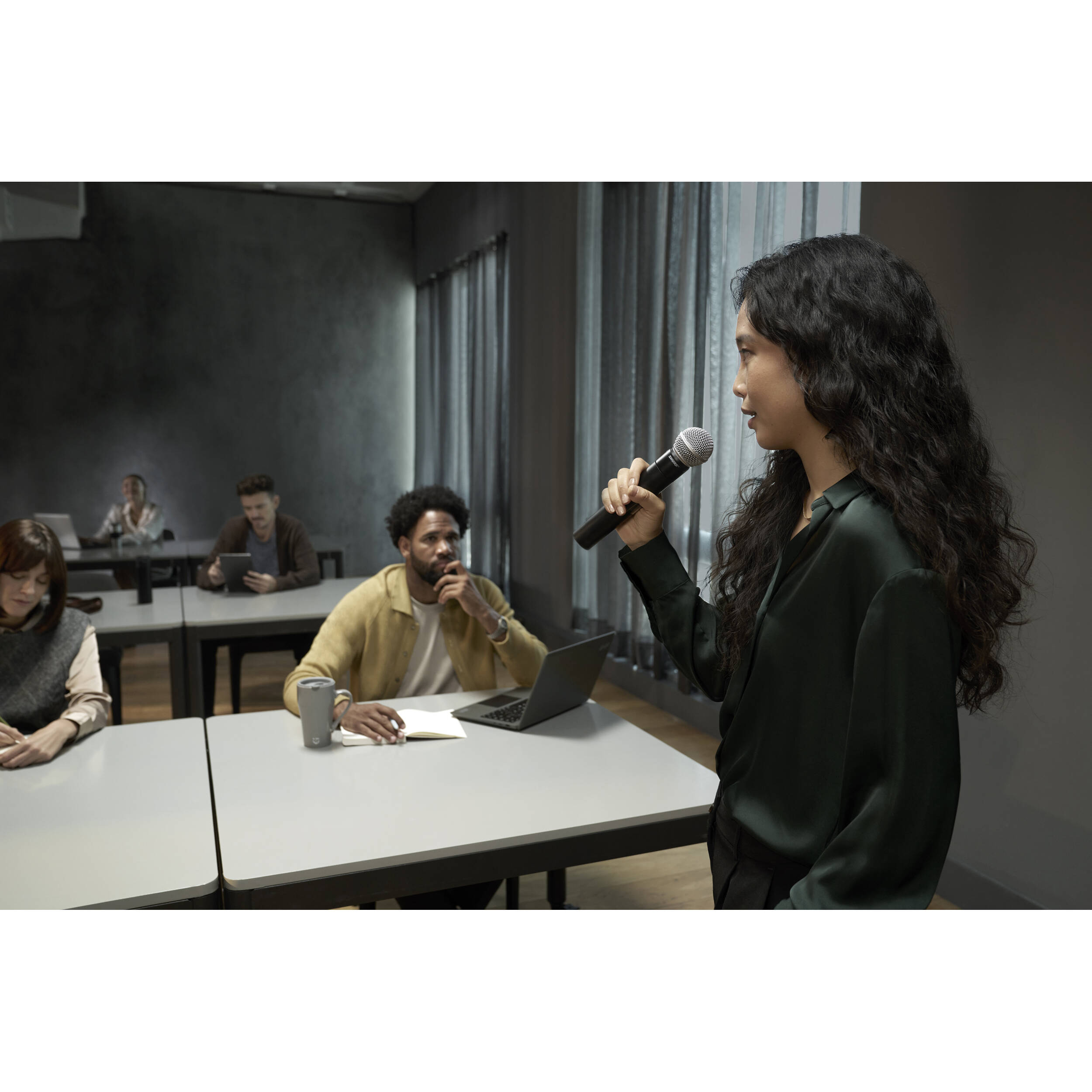 Shure MXWAPXD2=-Z10 all-in-one 2-channel wireless transceiver with 2-bay mic charger and IntelliMix DSP — view 19