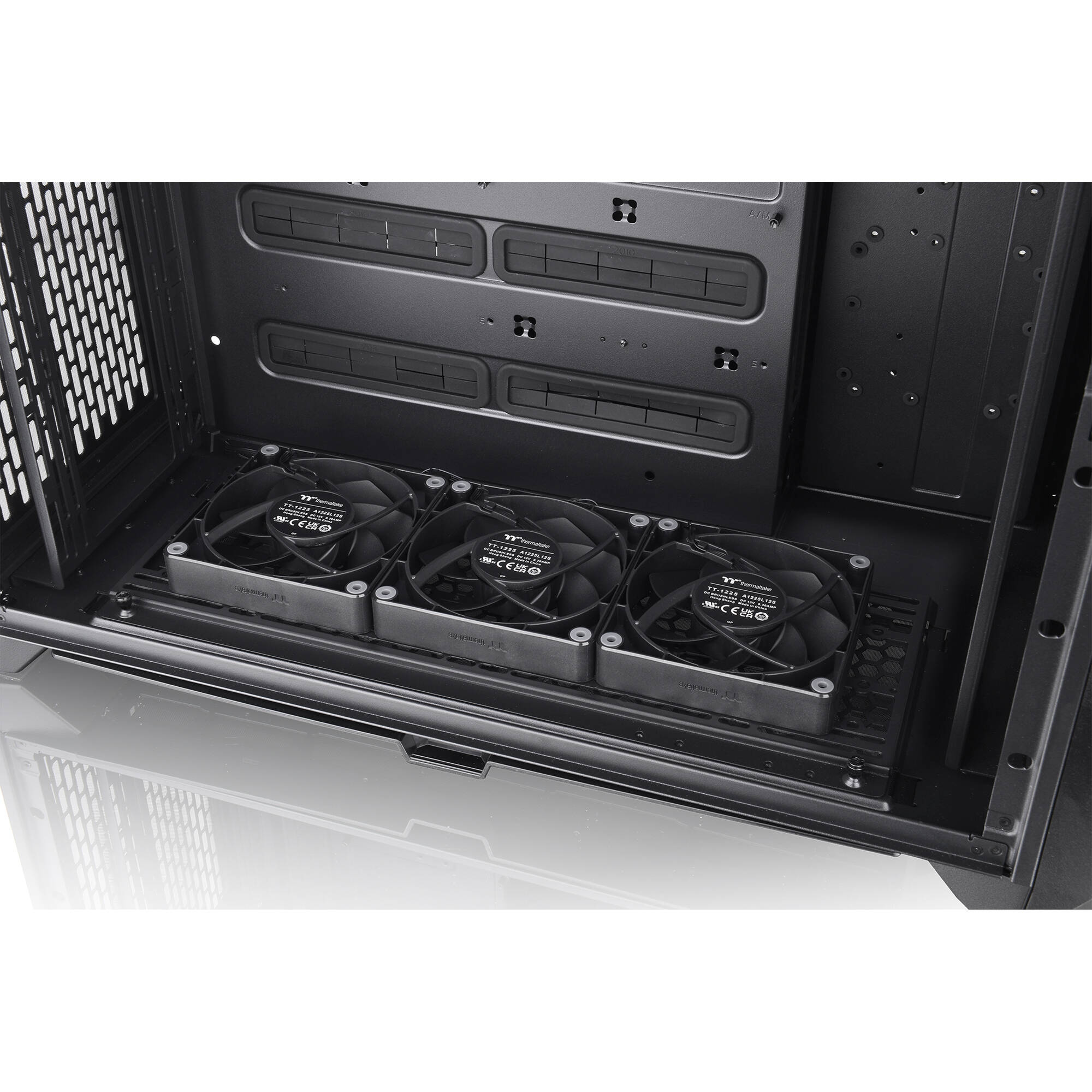 Thermaltake C750 TG ARGB Black mid tower PC case with tempered glass side panel — view 38