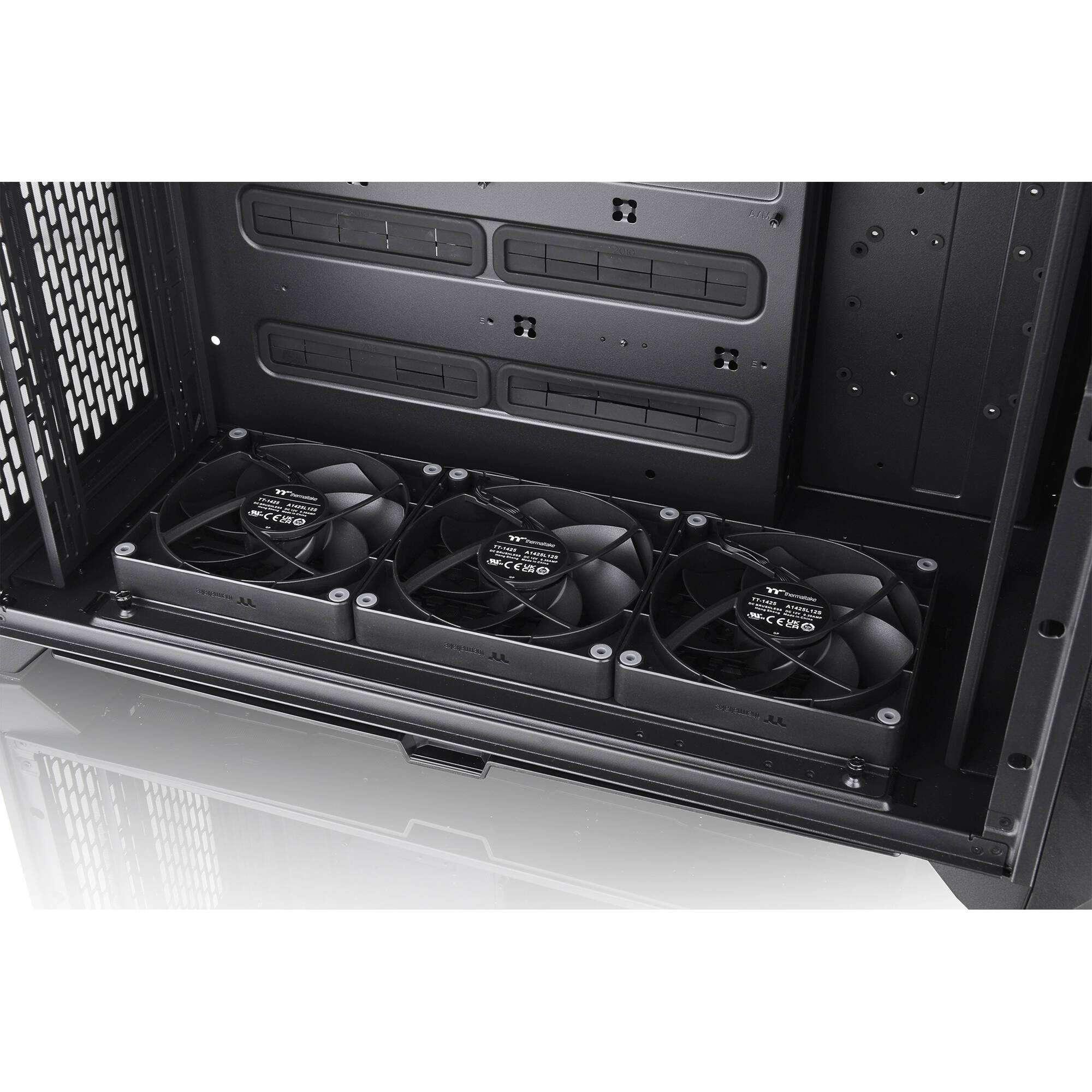Thermaltake C750 TG ARGB Black mid tower PC case with tempered glass side panel — view 39