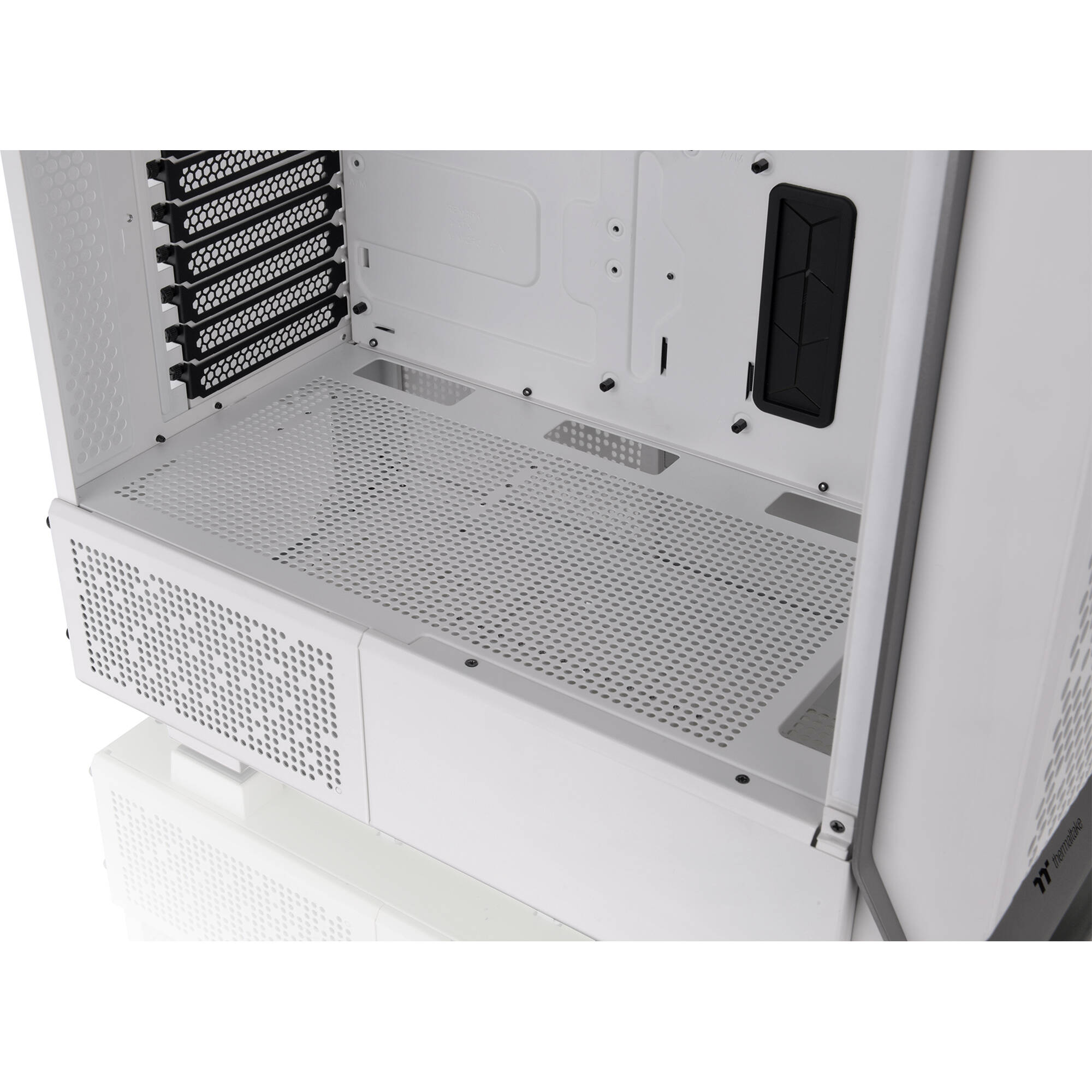 Thermaltake Ceres 300 Snow Case white ATX mid tower with ARGB fans and perforated front panel — view 19