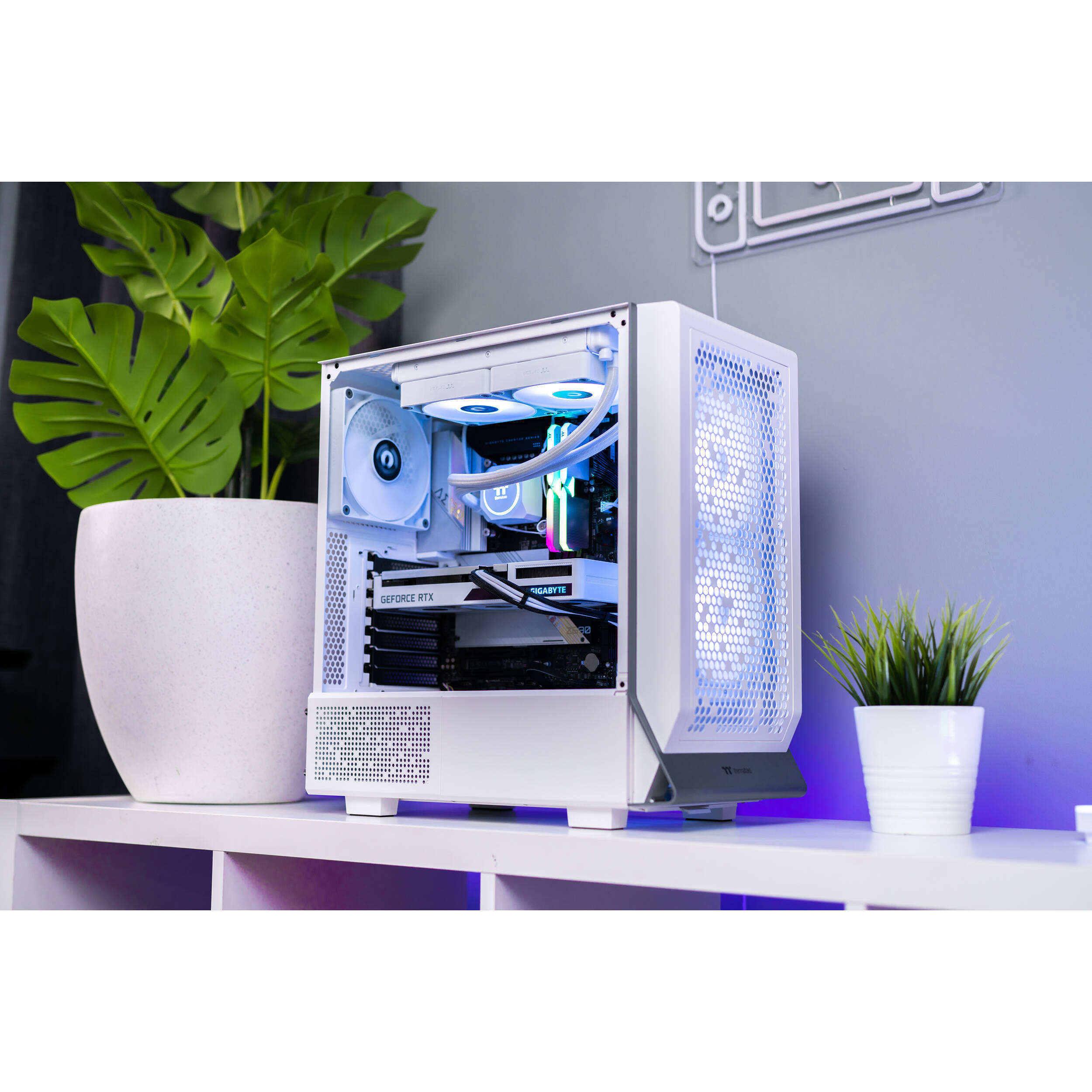 Thermaltake Ceres 300 Snow Case white ATX mid tower with ARGB fans and perforated front panel — view 31