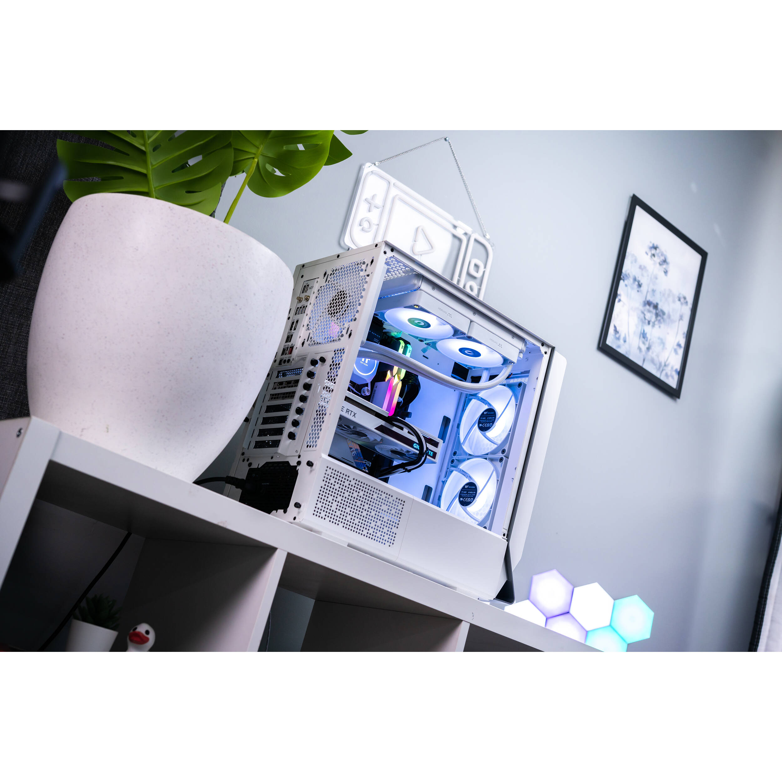 Thermaltake Ceres 300 Snow Case white ATX mid tower with ARGB fans and perforated front panel — view 33