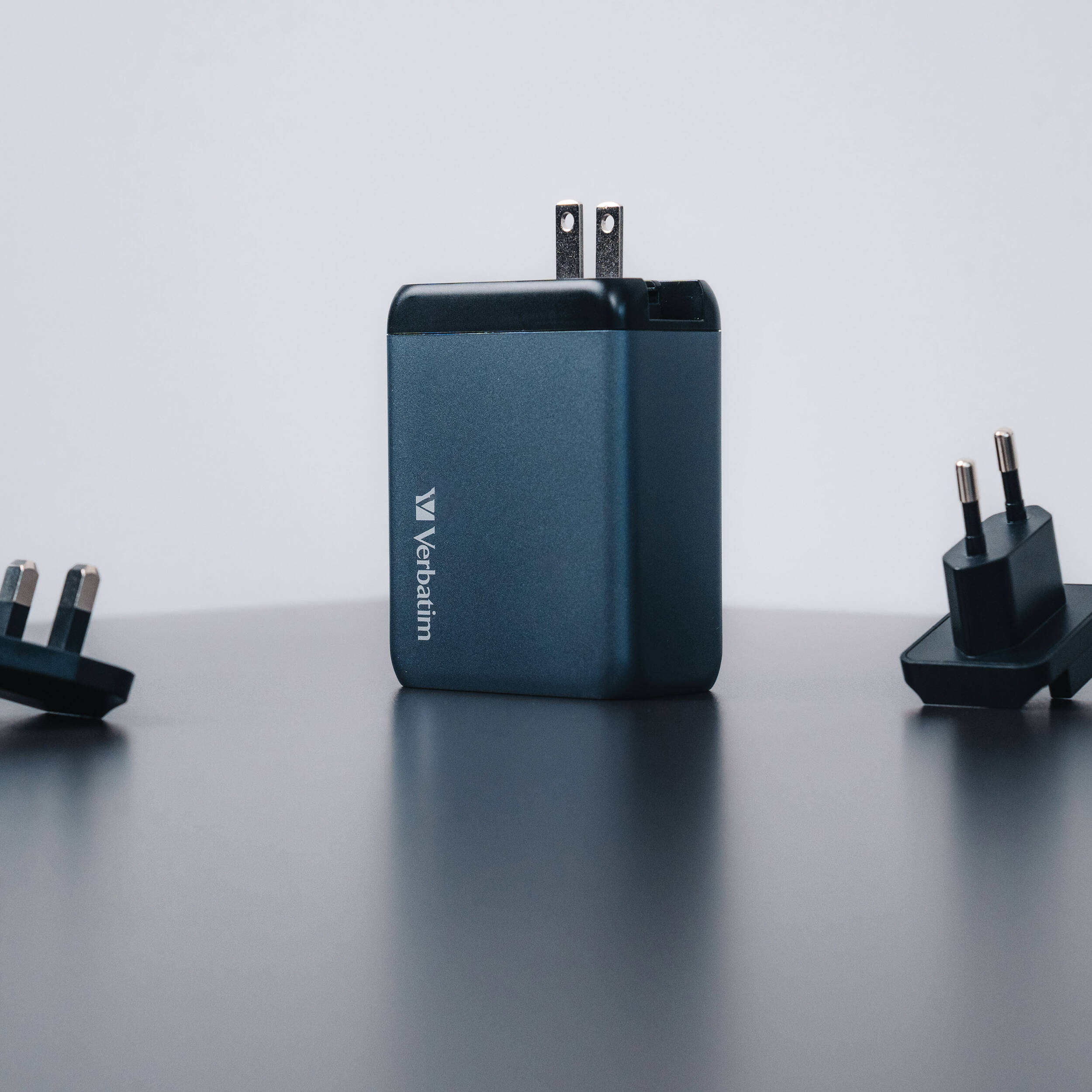 Verbatim 200W 4-port GaN wall charger for multi-device charging — view 4