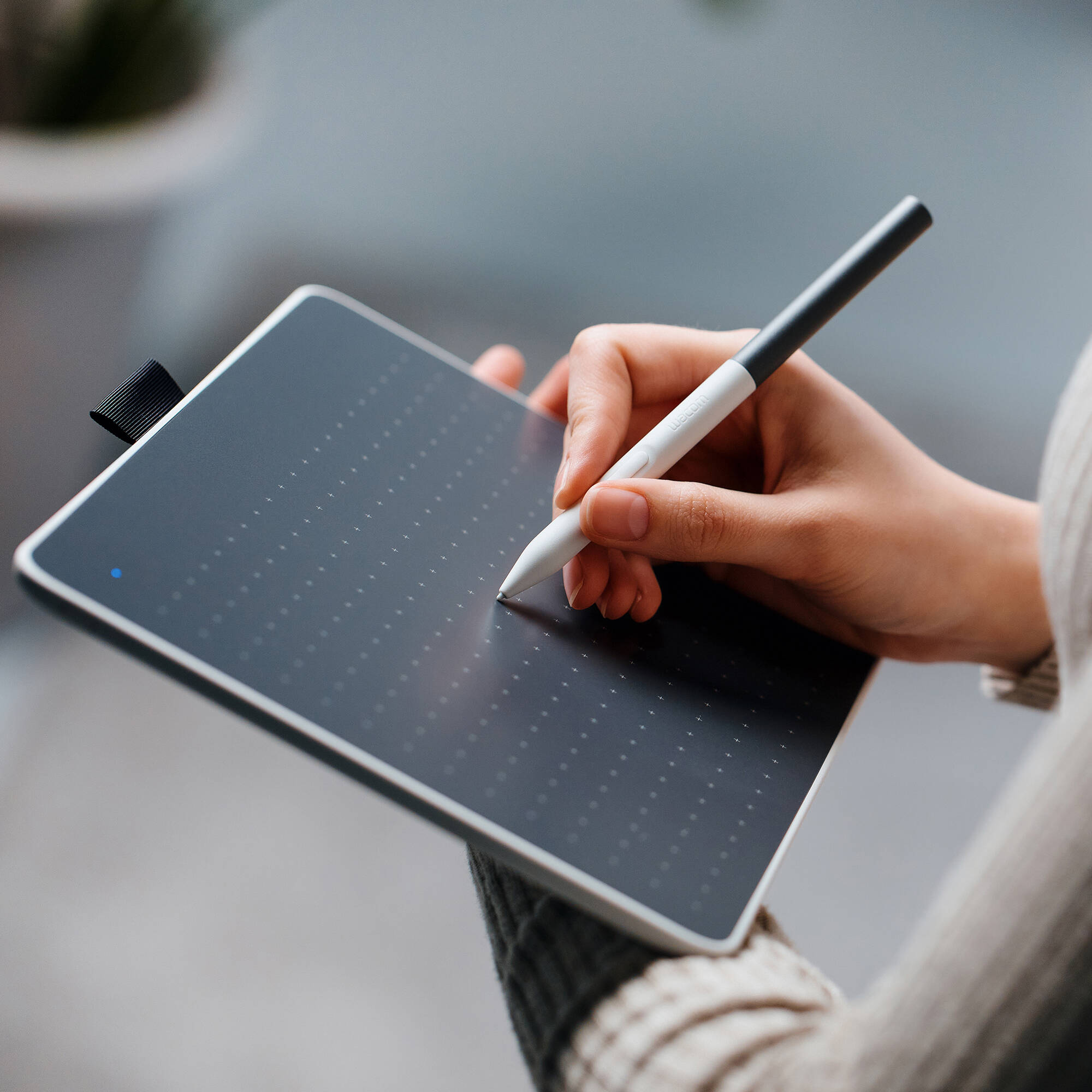 Wacom One Small no screen creative tablet with battery-free pen for compact digital drawing and annotation — view 5