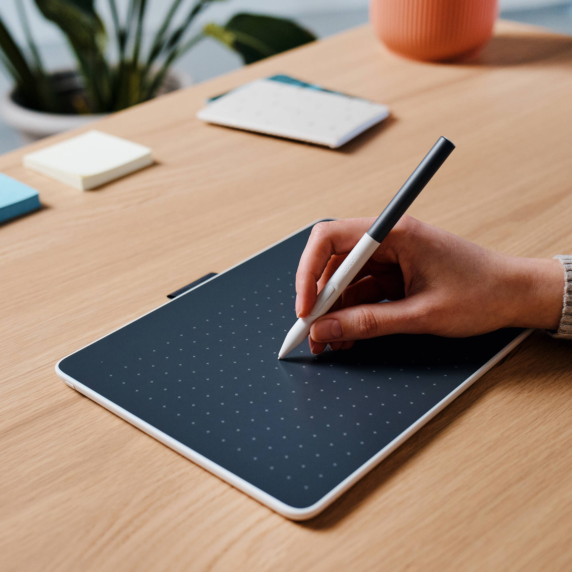 Wacom One Small no screen creative tablet with battery-free pen for compact digital drawing and annotation — view 6