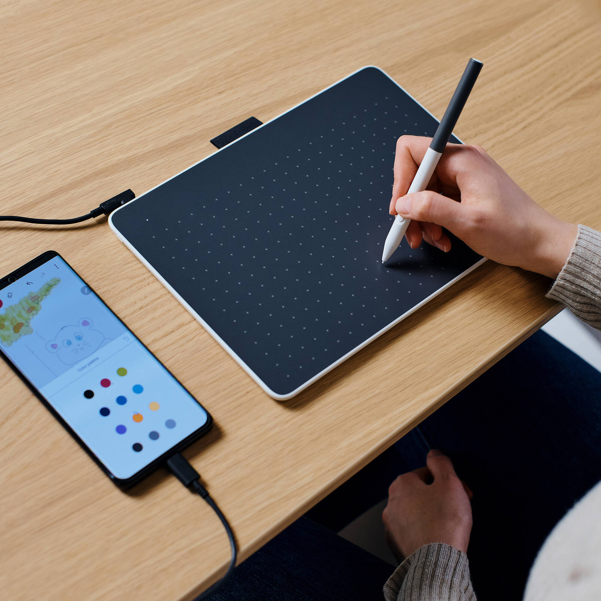Wacom One Medium no screen creative tablet with battery-free pen for precise digital drawing — view 5